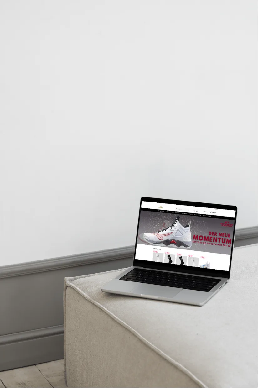 Onlineshop von Schwingerschuh.ch auf einem Laptop